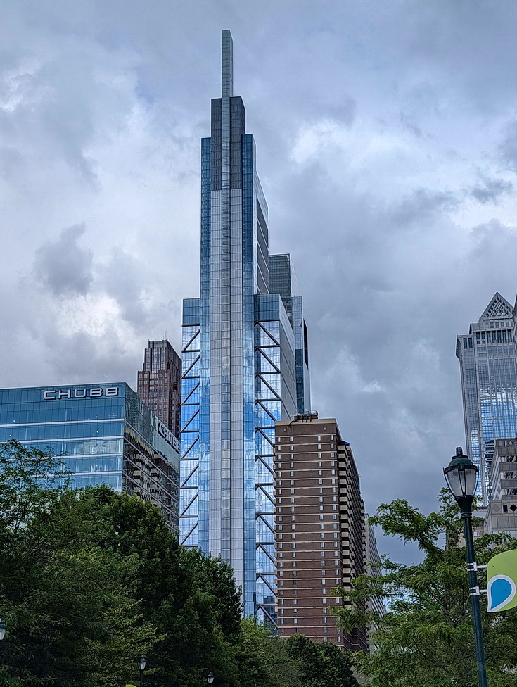 Skyscrapers, railroad stations and street scenes - a walk around Philadelphia in 32 photos