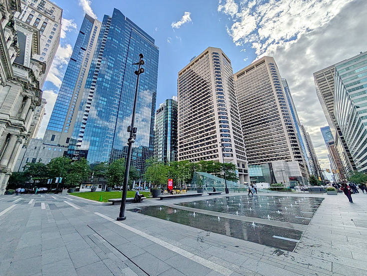 Skyscrapers, railroad stations and street scenes - a walk around Philadelphia in 32 photos
