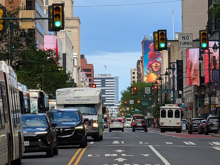 Skyscrapers, railroad stations and street scenes - a walk around Philadelphia in 32 photos