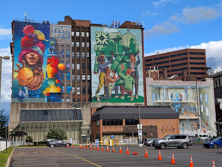 Skyscrapers, railroad stations and street scenes - a walk around Philadelphia in 32 photos