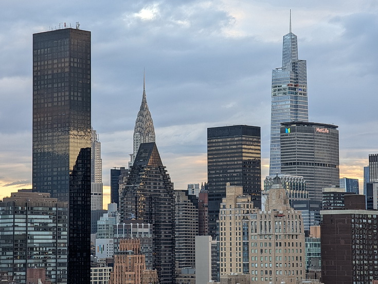 Roosevelt Island by day and night - 25 photos