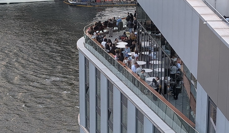 Roosevelt Island by day and night - 25 photos