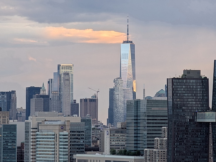 Roosevelt Island by day and night - 25 photos