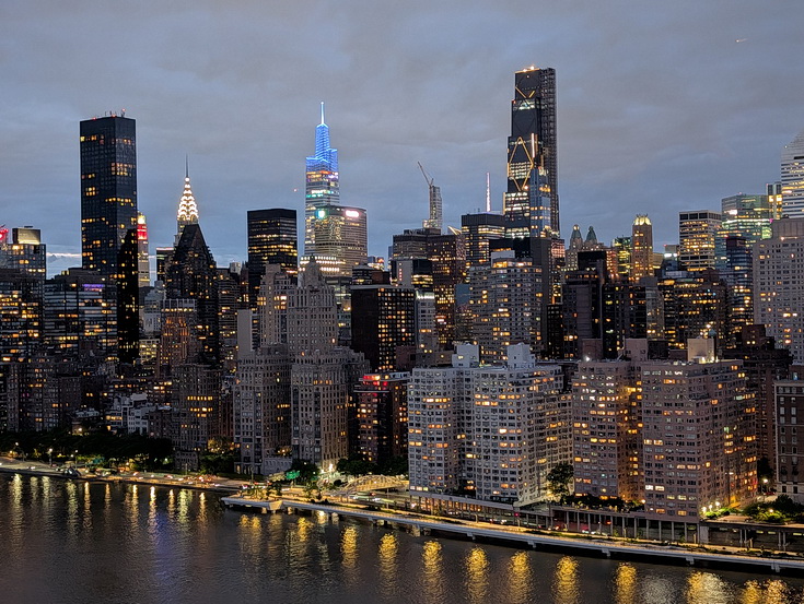 Roosevelt Island by day and night - 25 photos