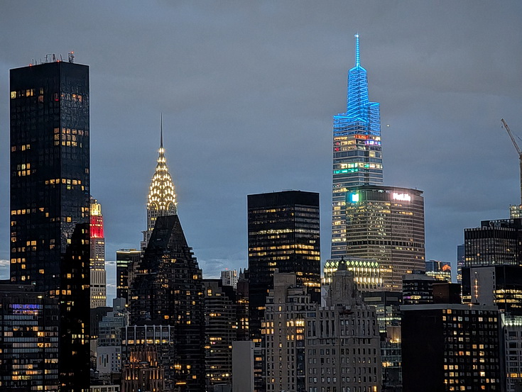 Roosevelt Island by day and night - 25 photos
