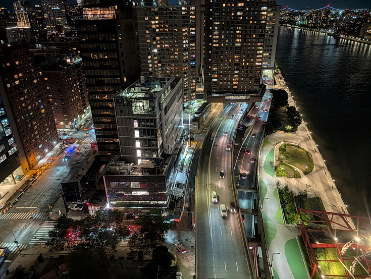 Roosevelt Island by day and night - 25 photos
