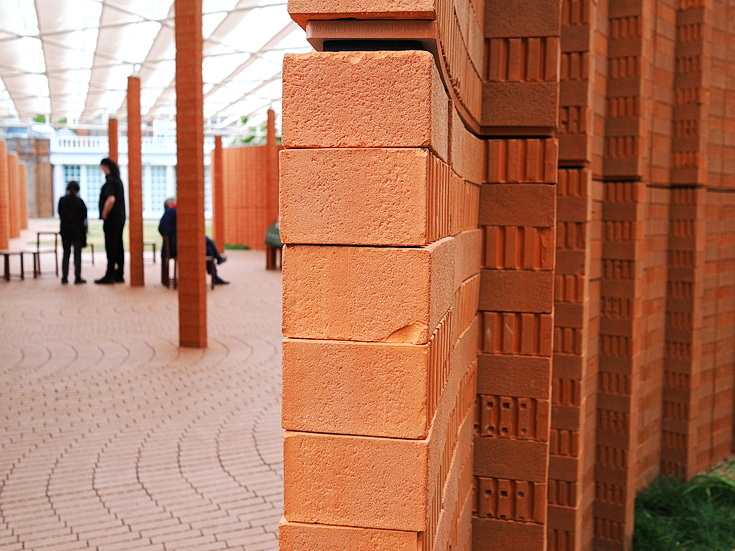 The Serpentine: a crinkle-crankle wall and a swaying interactive yellow sculpture