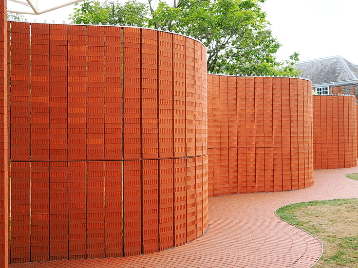 The Serpentine: a crinkle-crankle wall and a swaying interactive yellow sculpture