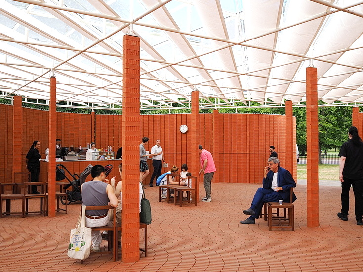 The Serpentine: a crinkle-crankle wall and a swaying interactive yellow sculpture