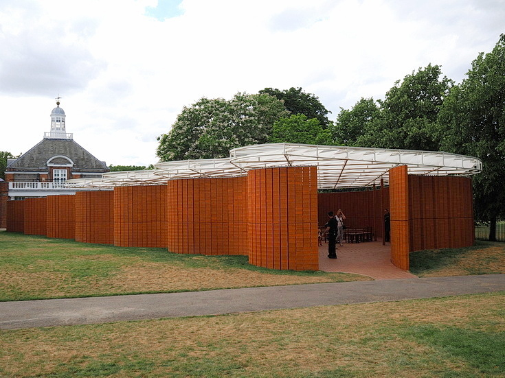 The Serpentine: a crinkle-crankle wall and a swaying interactive yellow sculpture