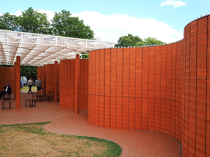 The Serpentine: a crinkle-crankle wall and a swaying interactive yellow sculpture