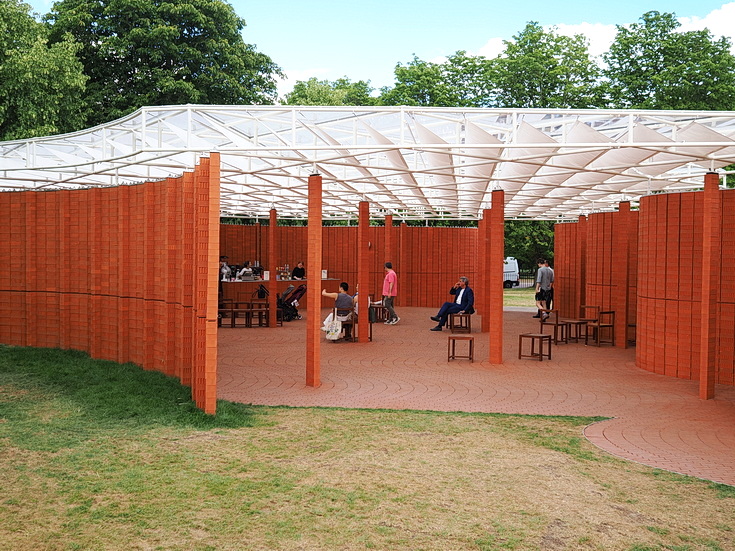 The Serpentine: a crinkle-crankle wall and a swaying interactive yellow sculpture