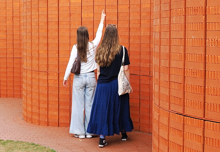 The Serpentine: a crinkle-crankle wall and a swaying interactive yellow sculpture