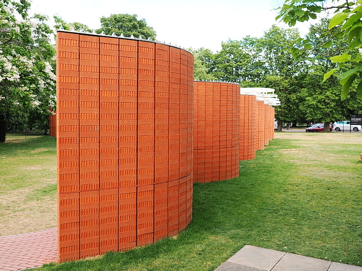 The Serpentine: a crinkle-crankle wall and a swaying interactive yellow sculpture