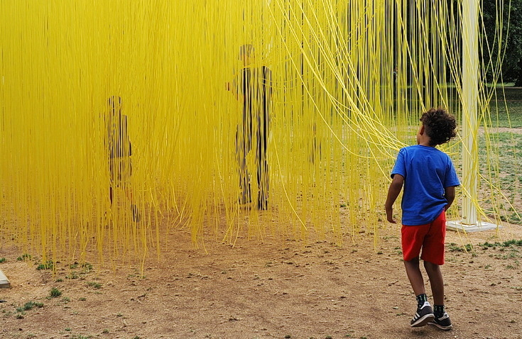 The Serpentine: a crinkle-crankle wall and a swaying interactive yellow sculpture