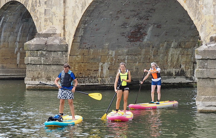 Wallingford in photos: bridge jumpers, old buildings, architecture and a sparsely attended gig