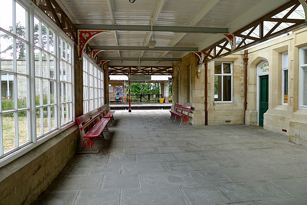 Kemble railway station, Gloucestershire, with photos of station platforms, buildings, canopy and footbridge and Cirencester branch platform