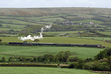 Dorset, Corfe Castle, Swanage, Worth Matravers and Isle of Purbeck walk, May 2009 - photos, feature and comment